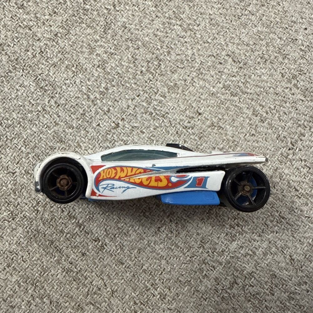 Rare 2001 Hot Wheels Racing Sling Shot #1 White With Blue Windshield Red Rims